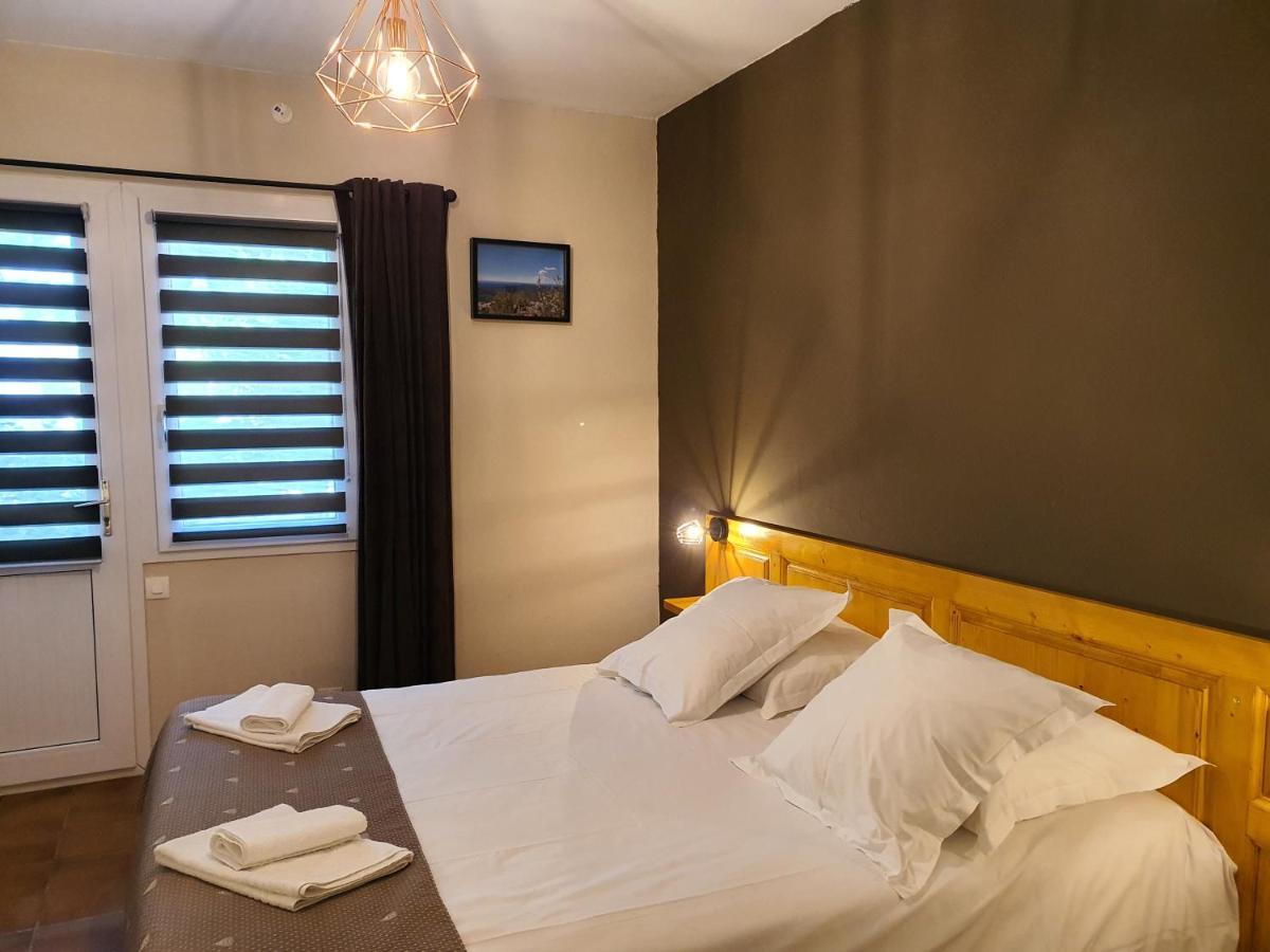 Logis Hotel Restaurant L'Escarbille Saint-Martin-dʼArdèche Dış mekan fotoğraf